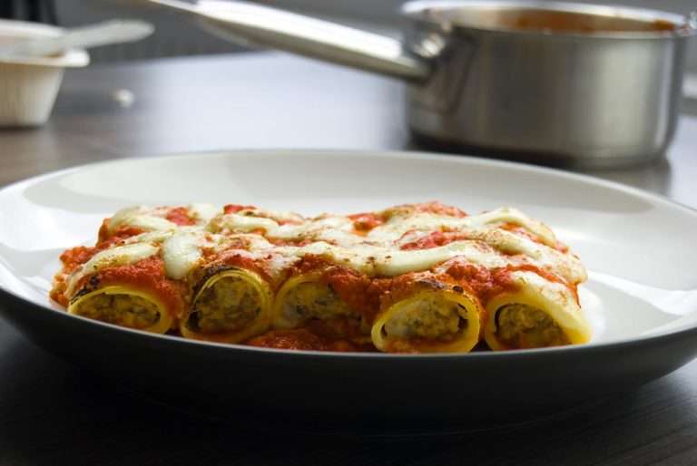 Cannelloni Gefüllt Mit Tomate Mozzarella